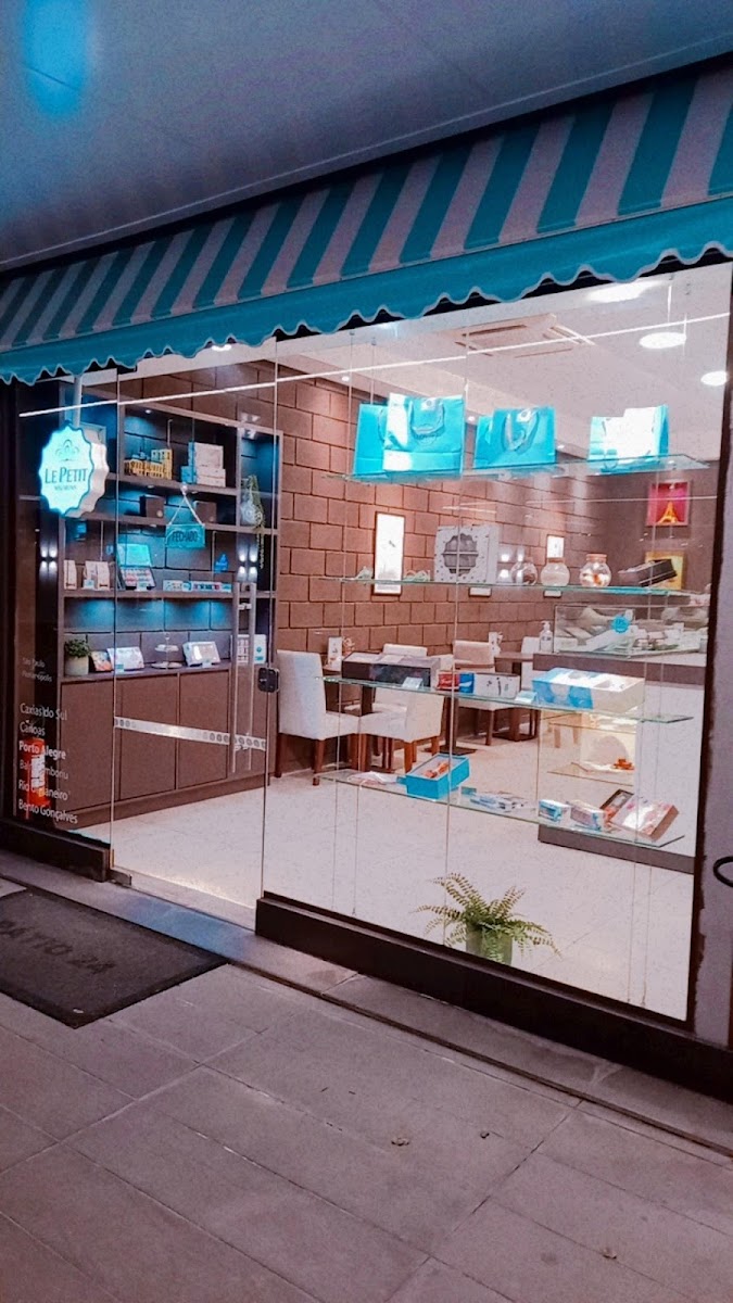 Le Petit Macarons Boutique